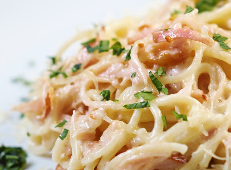 Käse Sahne Soße Carbonara Zu Pasta — Rezepte Suchen